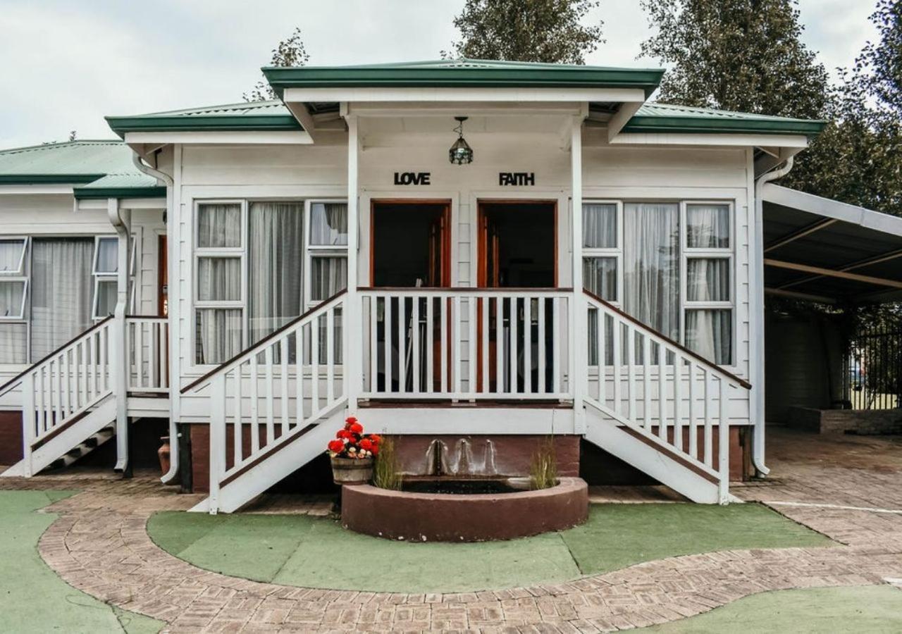 Knock Out View Clarens Hotel Екстериор снимка