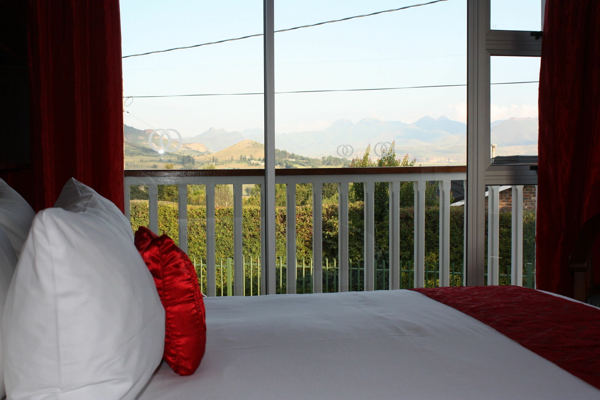 Knock Out View Clarens Hotel Екстериор снимка